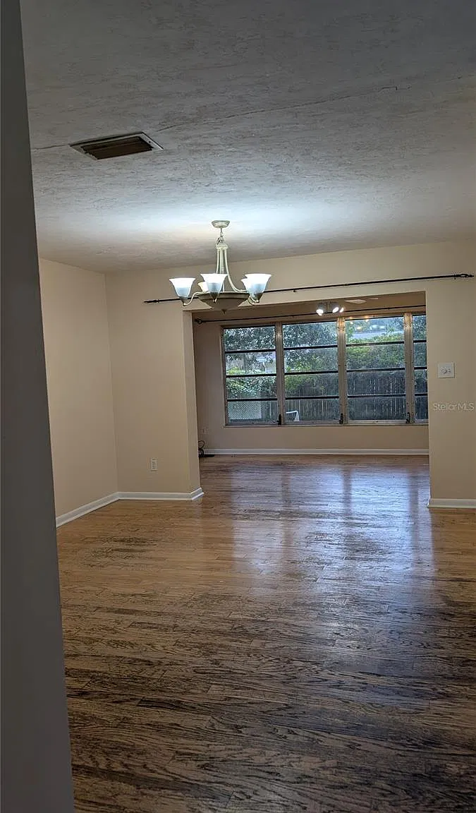 3 bed, 2.0 bath, 1487 sqft, $1,800 — Photo 2