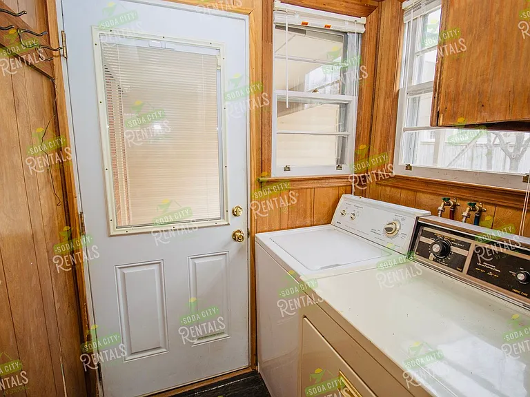 2829 Duncan St — Photo 32