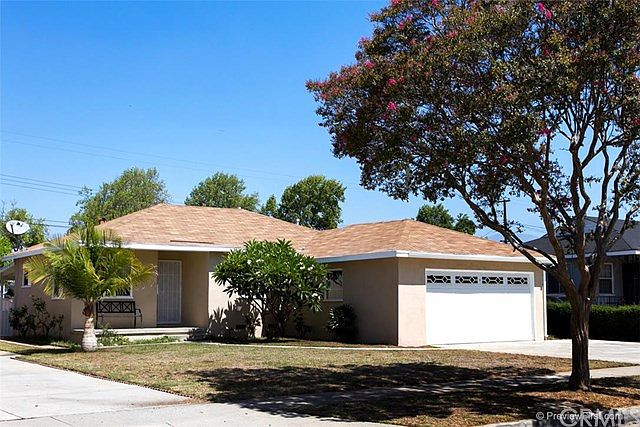 1st image of 841 Sandsprings Dr