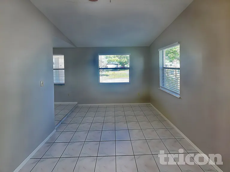 120 Waverly Dr — Photo 3