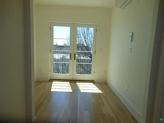 Rented by EXR | media 58