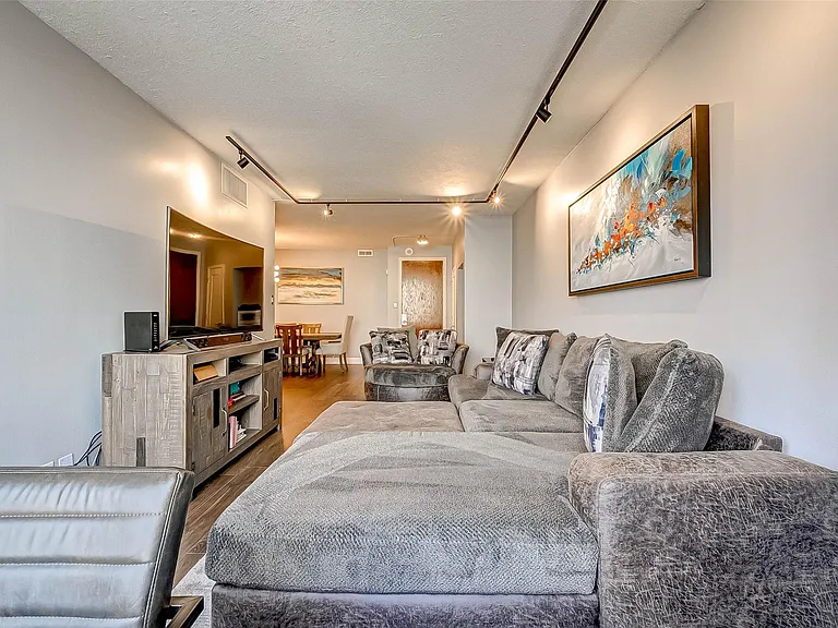 5150 Hidalgo St #402 — Photo 29