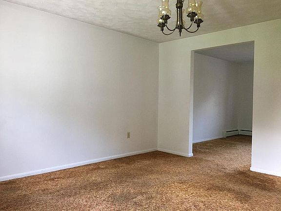 Dining room 12'8"x13.2"