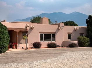 735 Via Manzana, Taos, NM 87571