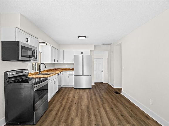 4th image of 300 Maple St
