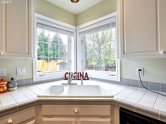 3rd image of 16782 SE Kingsridge Ct