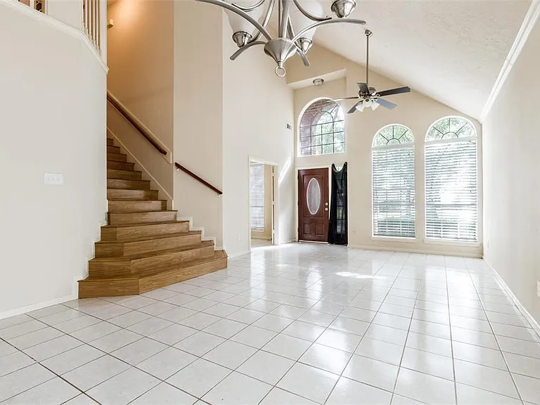 1138 Evandale Ln — Photo 4