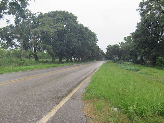 Exterior Neighborhood (street photo)