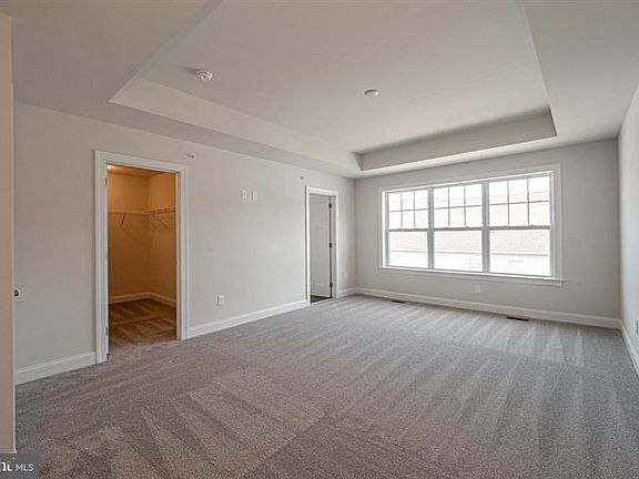 4th image of 511-144 Lewis St