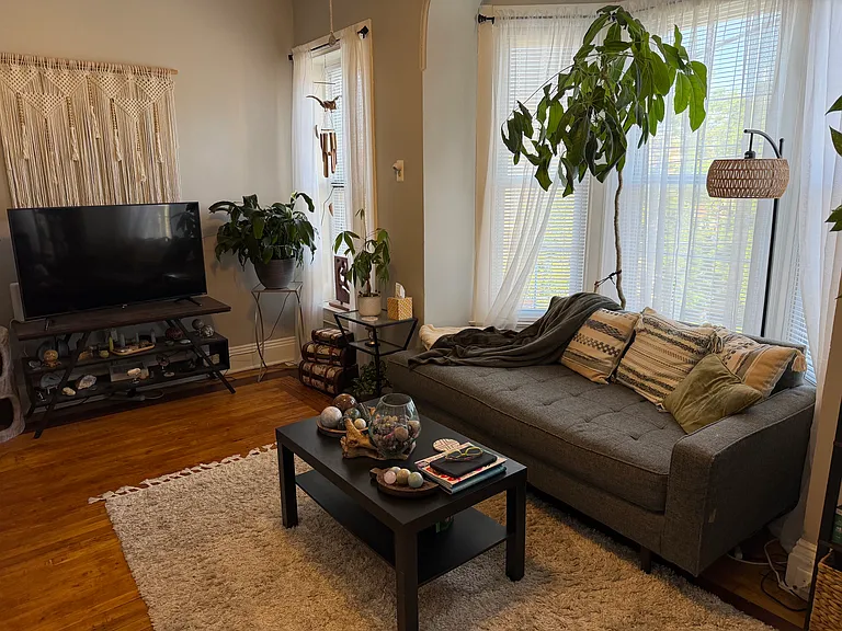 50 E Princess St #2 — Photo 3