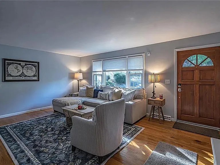 2907 Agnes St — Photo 4