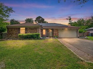 834 S Ridgeway Dr, Cleburne, TX 76033