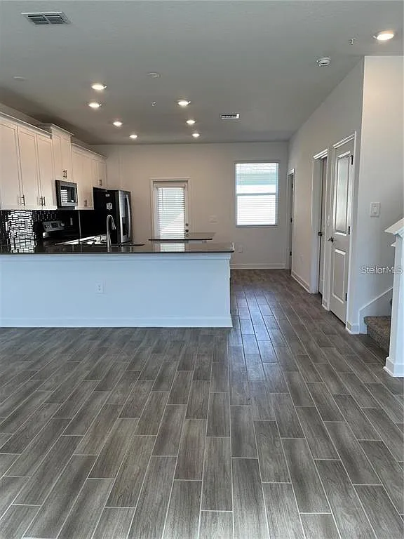 3 bed, 2.5 bath, 1636 sqft, $2,699 — Photo 3
