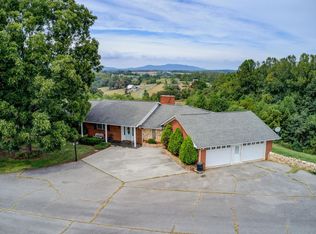 1226 Alean Rd, Wirtz, VA 24184