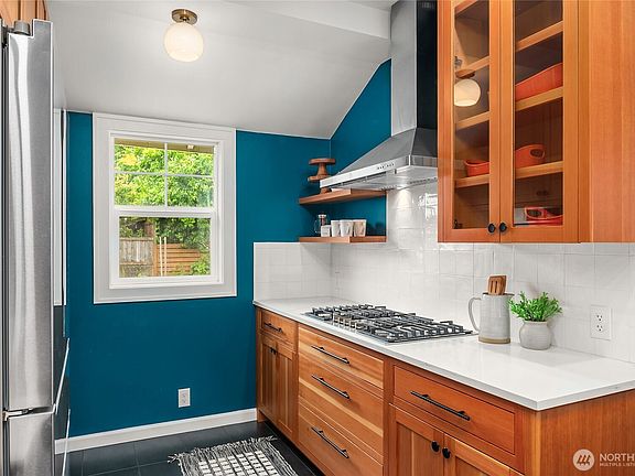 4th image of 4620 15th Avenue S