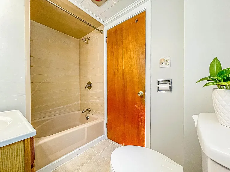 27 Brentwood St #2 — Photo 24