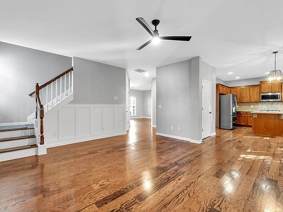 4th image of 14 Kinderwood Ct