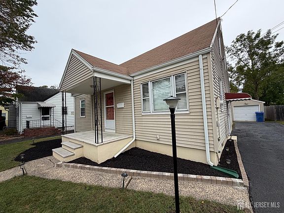 4th image of 225-225 Harris Ave