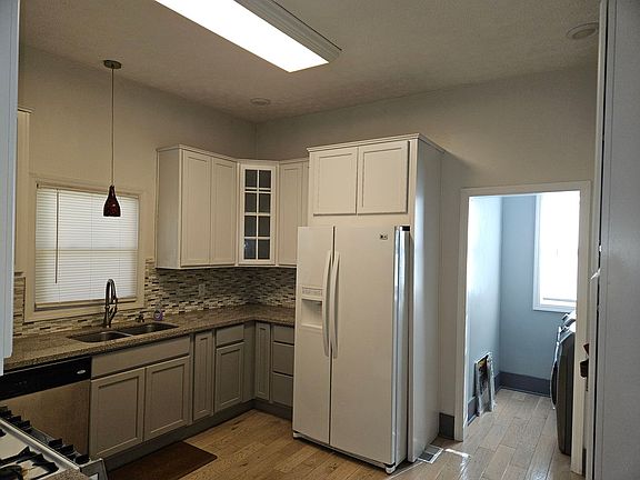 4th image of 238 Deaderick Ave