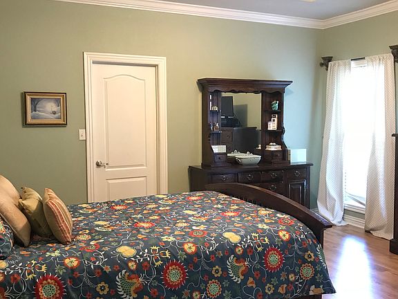 master bedroom w/  2 closets