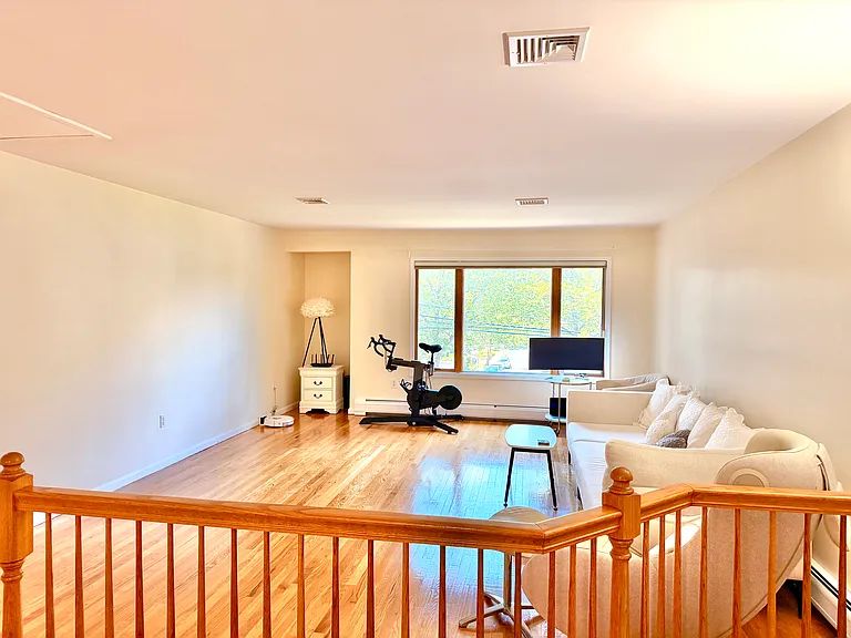 372 Chestnut St — Photo 6