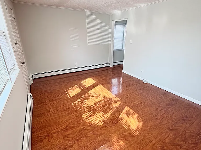 392 Madison Ave — Photo 10