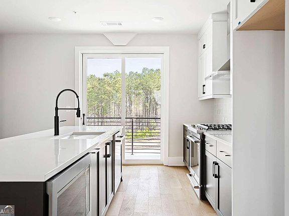 4th image of 7150 Summit Pl