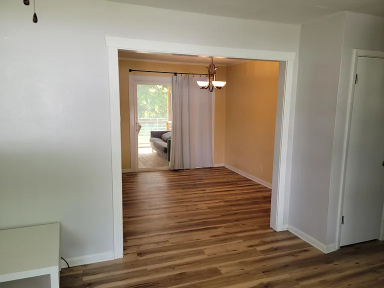 731 Neal Dr — Photo 2