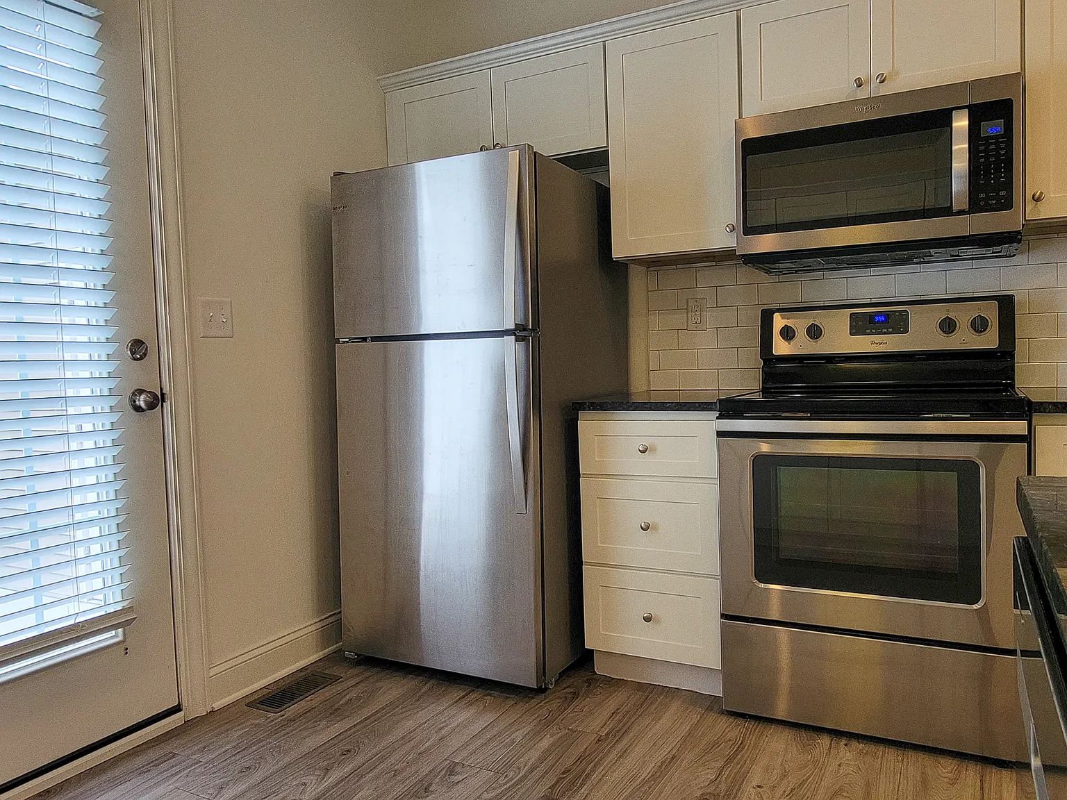 3 bed, 1880 sqft, $2,795 — Photo 3