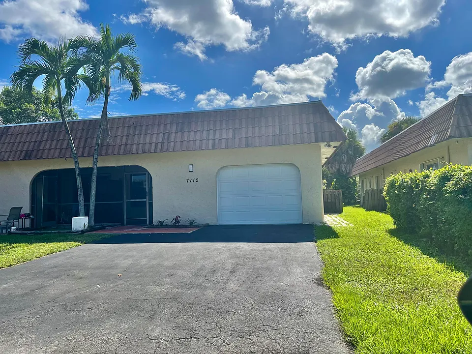 7112 NW 78th Ave