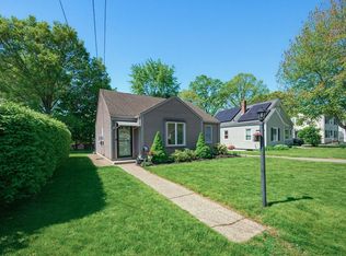 22 Hillcrest Ave, Seekonk, MA 02771