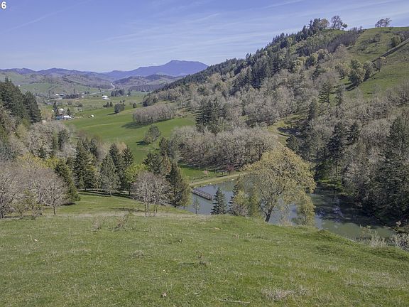 4th image of 11411 N Umpqua Hwy