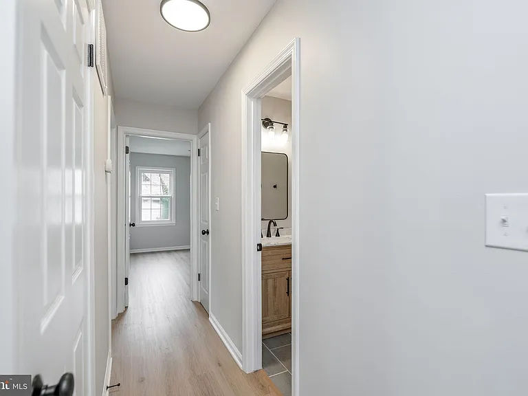 561 Tiffany Ct — Photo 15