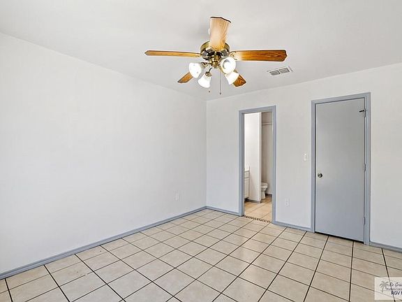 3rd image of 2876 Riviera St