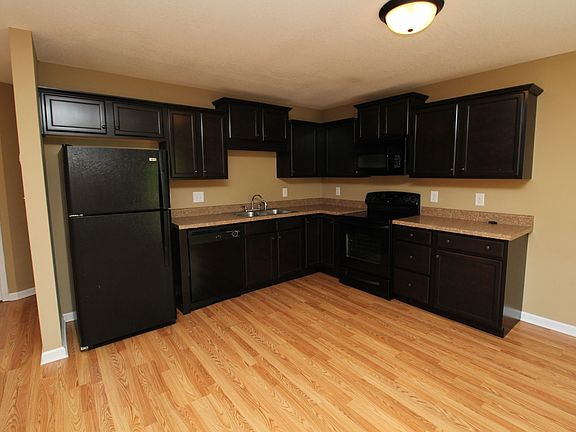 3rd image of 1721 Thistlewood Dr APT A