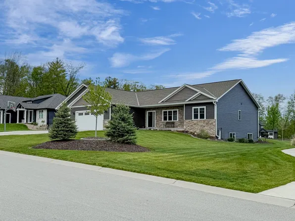 2128 Clover Field Dr, Green Bay, WI 54313
