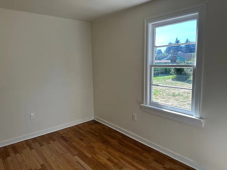 1560 Robert St — Photo 17