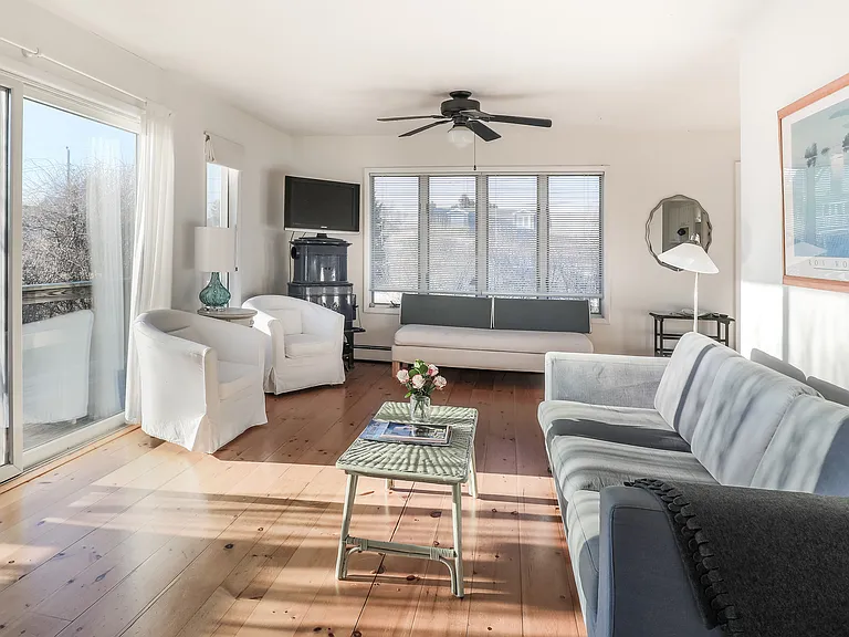 11 Sanger Pl — Photo 3