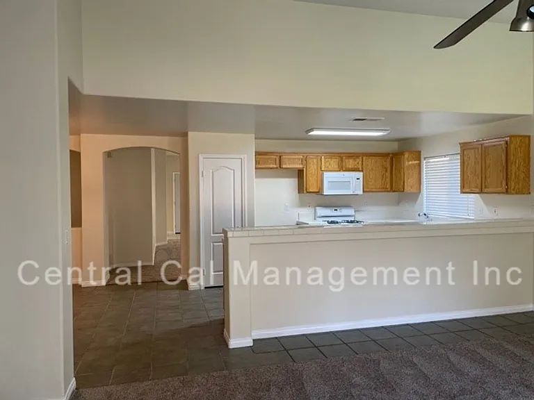 11902 Cedar Bluff Ave — Photo 6