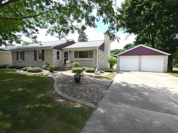 1006 Ernst Dr, Green Bay, WI 54304