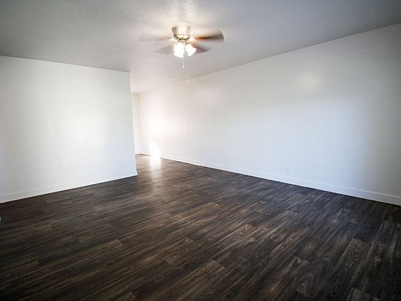 5th image of 315 W 10th Pl APT 10