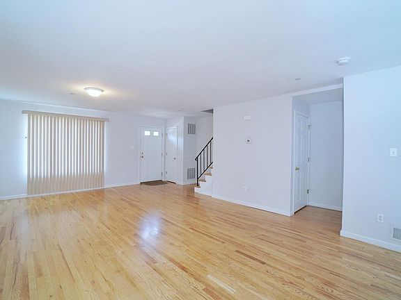 5th image of 215 Van Name Ave #1