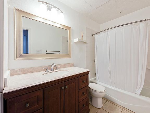 5th image of 9100 Mountain Ridge Dr 105