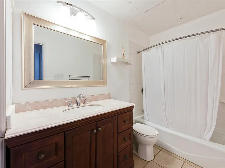 9100 Mountain Ridge Dr #105 — Photo 5