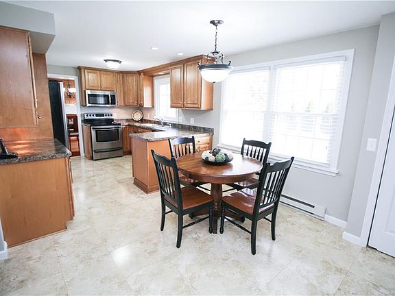 4th image of 68 Kirkgate Dr