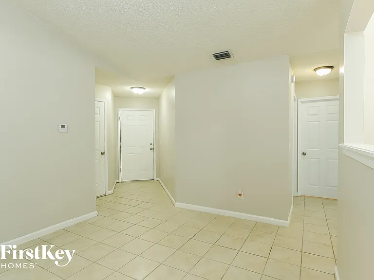 3021 Caroline Crest Dr E — Photo 3