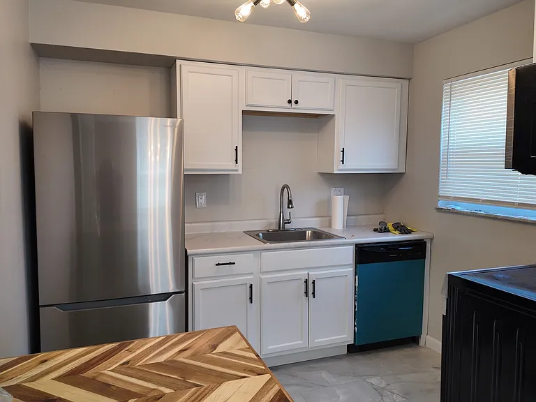 3160 Schubert Ave #1 — Photo 3