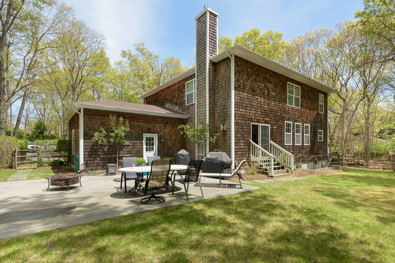 32 Gardiners Ln, East Hampton, NY 11937 Out East