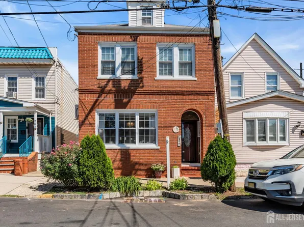 282 Alpine St, Perth Amboy, NJ 08861