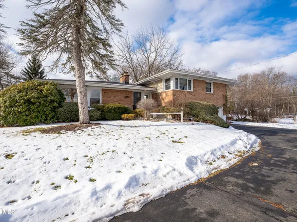 10 Campus View Drive, Loudonville, NY 12211